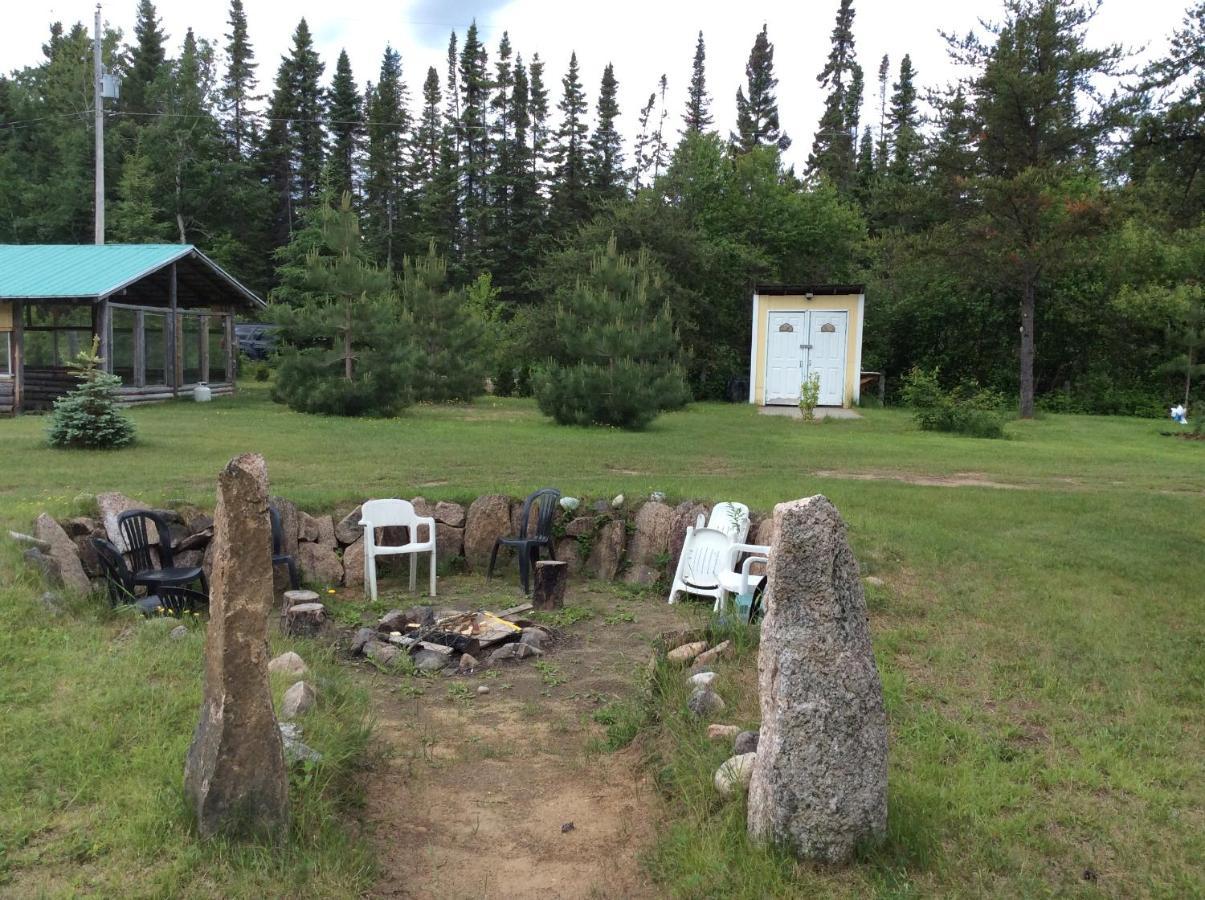 Gite De La Montagne Enchantee Metabetchouan-Lac-a-la-Croix Exterior photo