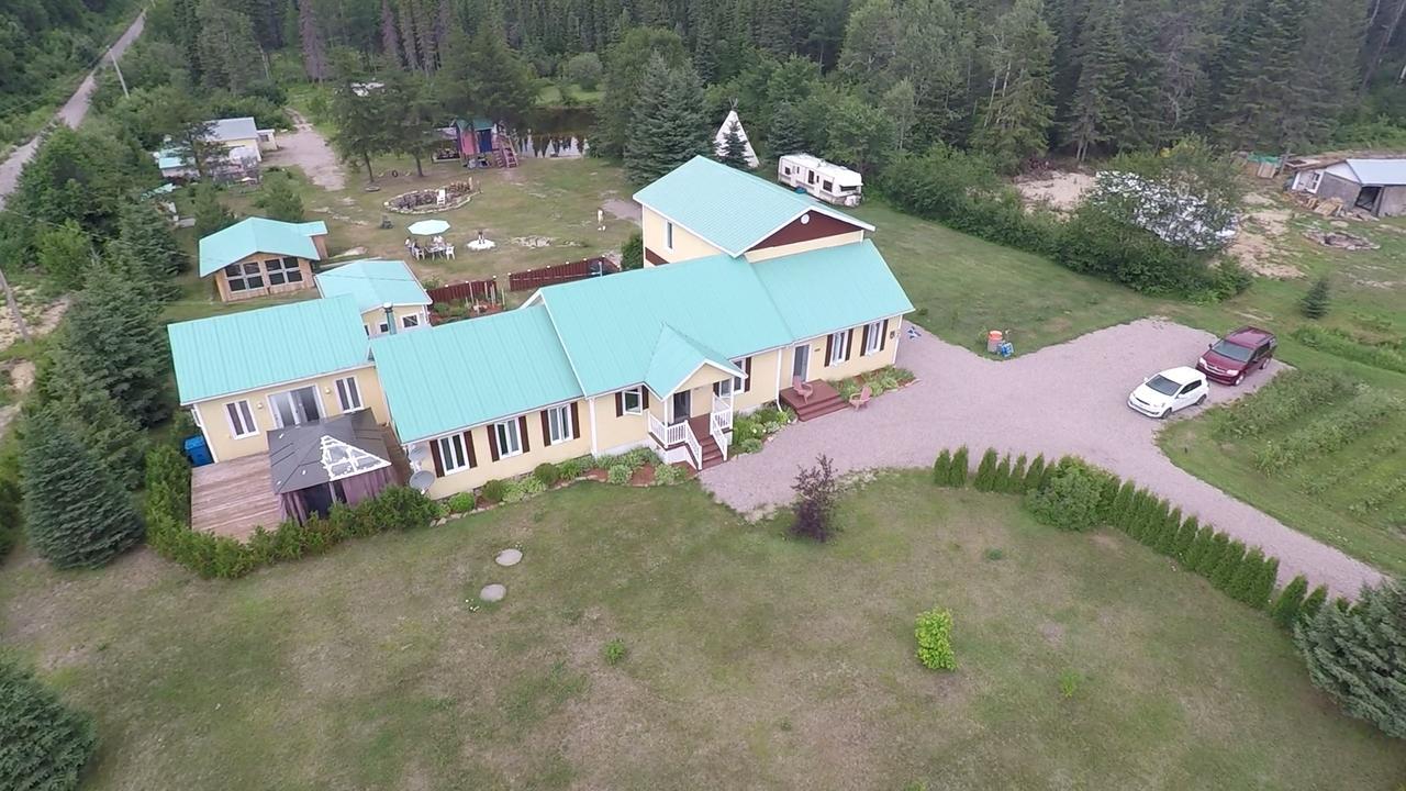 Gite De La Montagne Enchantee Metabetchouan-Lac-a-la-Croix Exterior photo